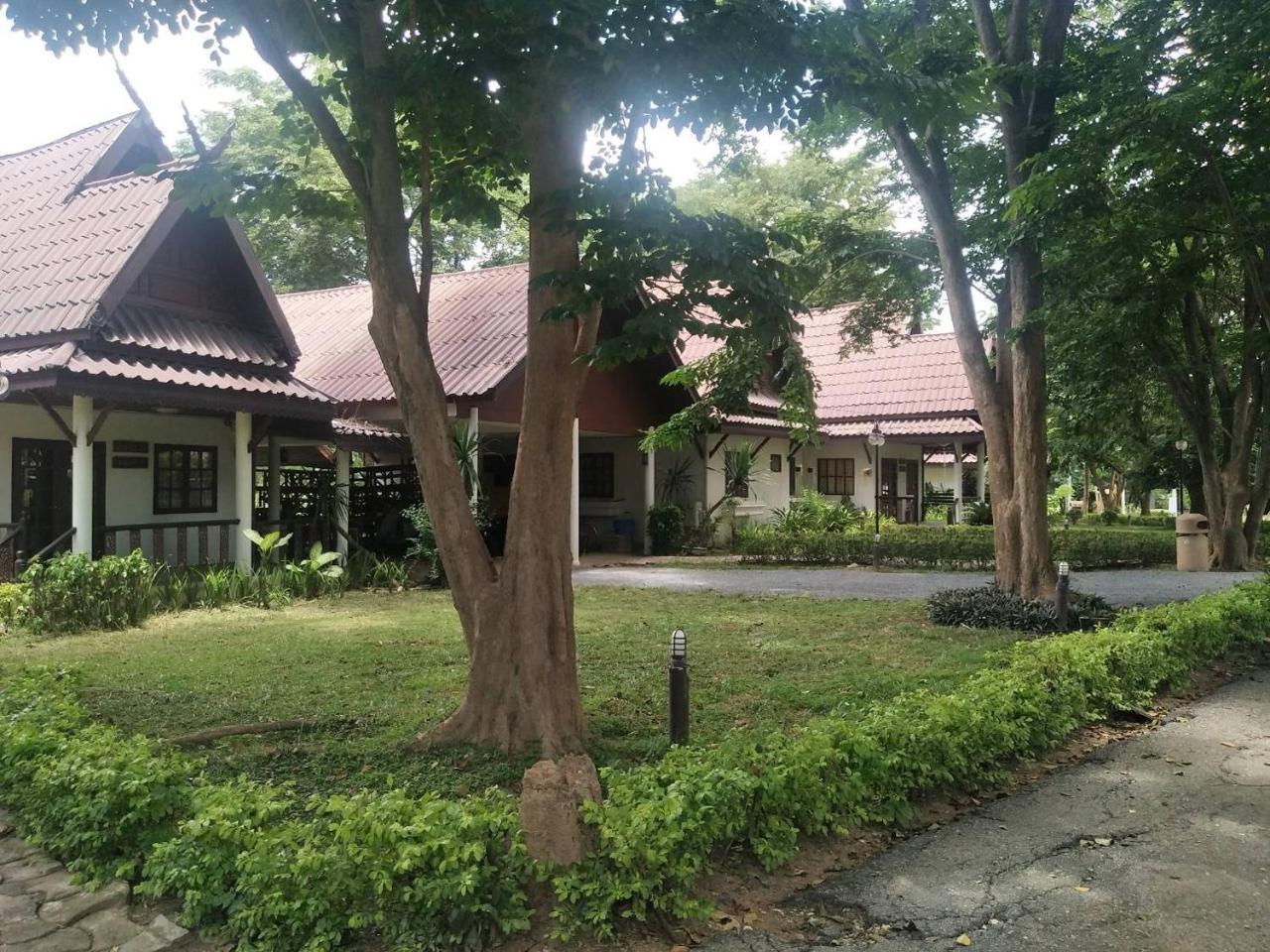 Inthanon Riverside Resort Chom Thong Buitenkant foto