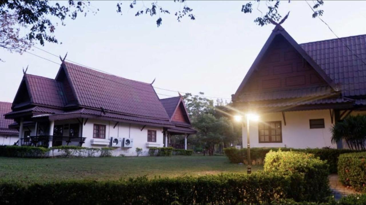 Inthanon Riverside Resort Chom Thong Buitenkant foto